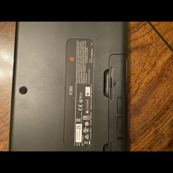 Logitech wireless keyboard. Compatible with windows only - Picture 11 of 14